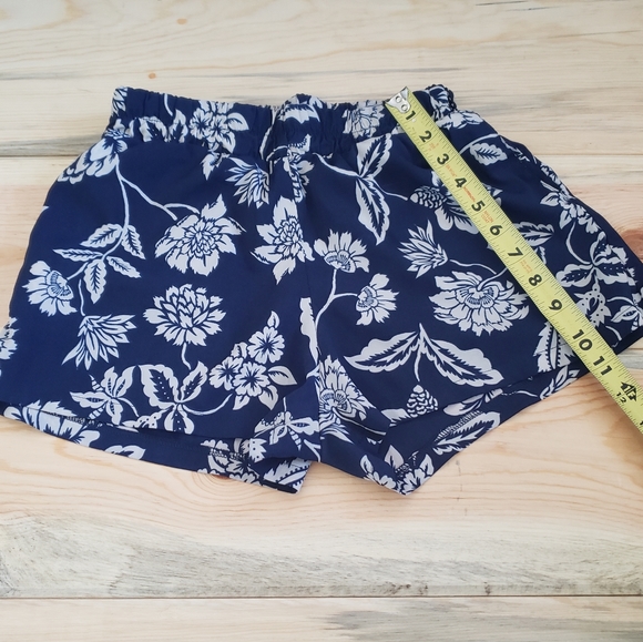Mine blue and white floral shorts size Small - Picture 3 of 5